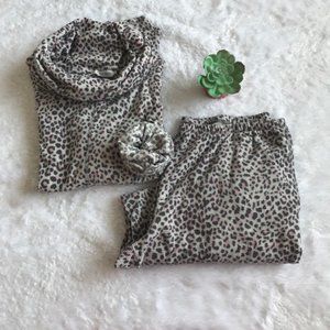 Carole Hochman Pink/Gray Leopard Print Lounge Set